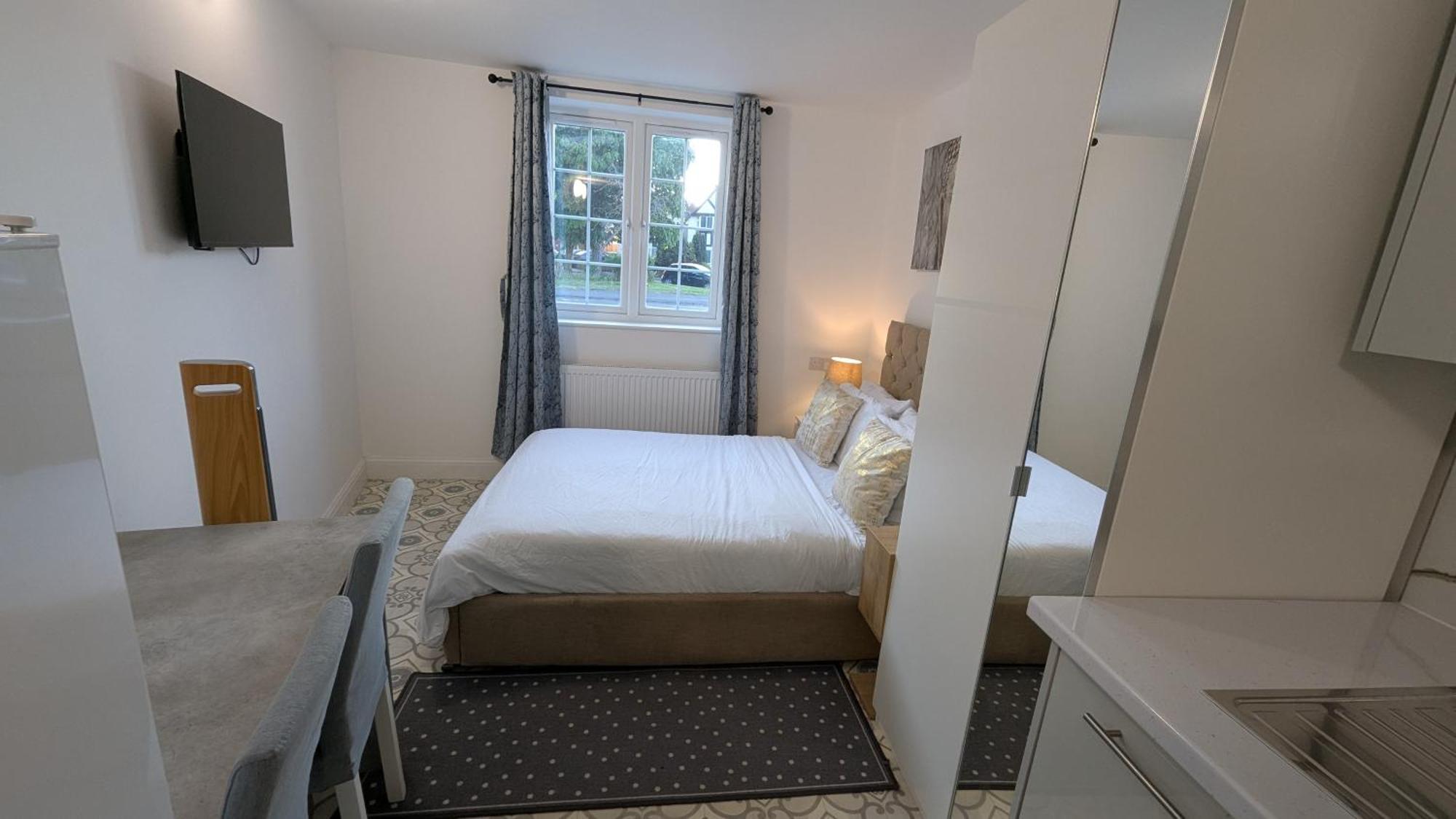 Annexe Studio Own Entrance And Parking Ruislip Exterior foto